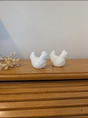 Vintage White Ceramic Rooster Salt & Pepper Shakers – Farmhouse Kitchen Decor
